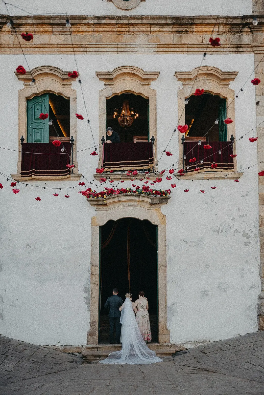 Entrada da igreja histórica em Paraty